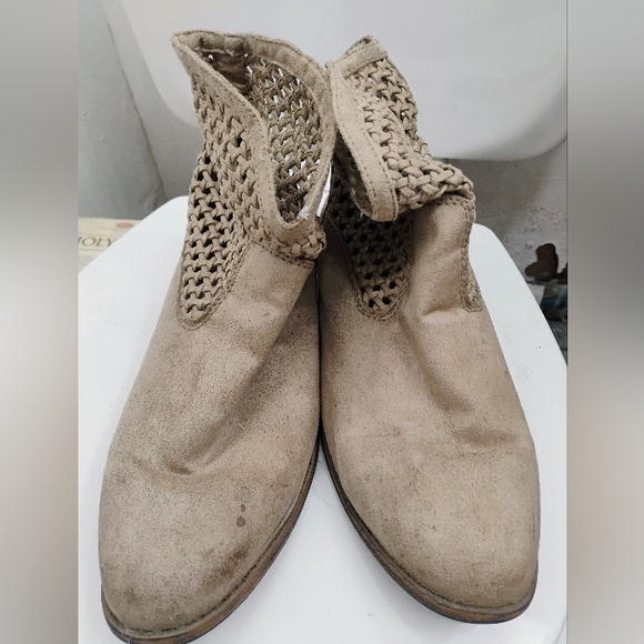 Women's ZiGi Girl Cole Size 9 Tan Crochet Macrame Suede Leather Boots RUN BIG - Picture 1 of 4